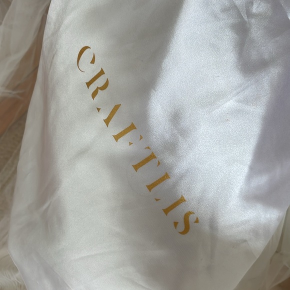 Cathedral floral veil, Wedding veil with flower lace appliqué - Ivory - Picture 7 of 9